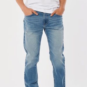 This is a Hollister Super Skinny jean, the width is 32 and the length is 32.